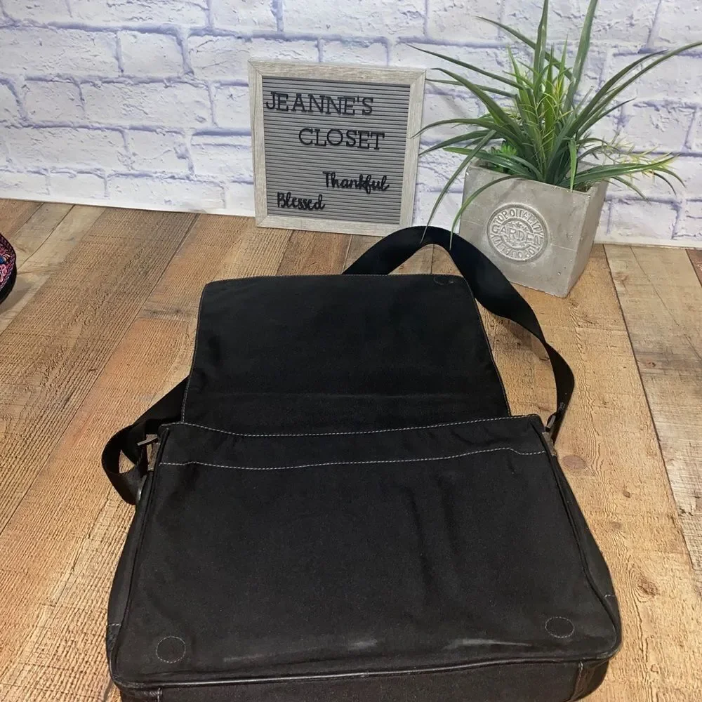 Boconi Black Leather Garth Slim Mailbag Messenger Laptop Bag with Shoulder Strap
